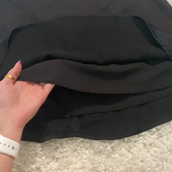 Silky black skirt - Picture 4 of 6